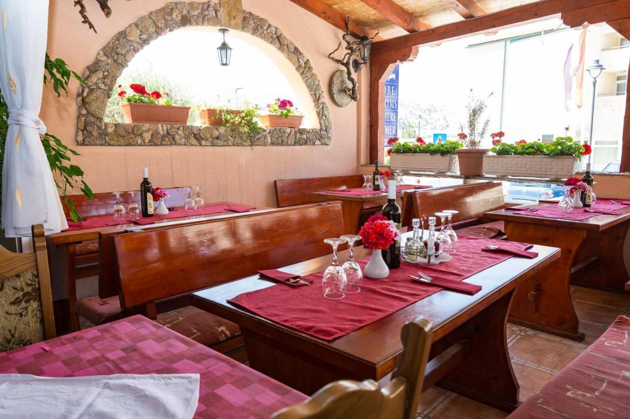 Bed And Breakfast Taverna Miskovic Pag Town Exterior foto