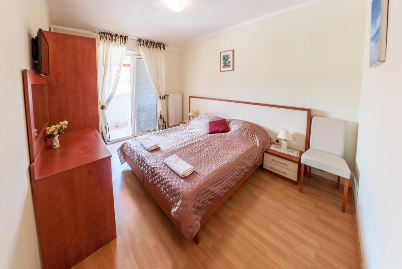 Bed And Breakfast Taverna Miskovic Pag Town Exterior foto